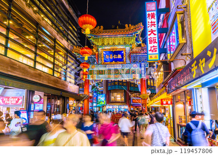 日本の横浜都市景観 10月。賑わう横浜中華街・善隣門などを望む＝19日 119457806