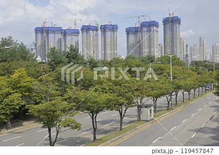 韓国の新都市：一山（イルサン・Ilsan）の街並み 119457847