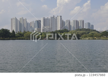 韓国の新都市:一山(イルサン・Ilsan)の街並み 韓国の新都市:一山(イルサン・Ilsan)の街並み 119457860