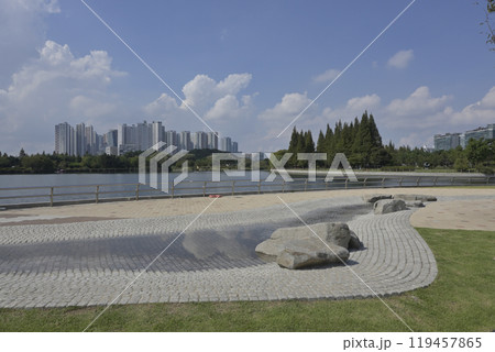 韓国の新都市：一山（イルサン・Ilsan）の街並み 119457865