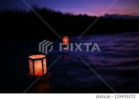 灯籠流し 119459172