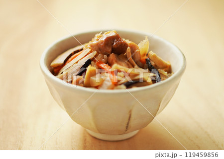 鶏と牛蒡の炊き込みご飯 鶏と牛蒡の炊き込みご飯 119459856