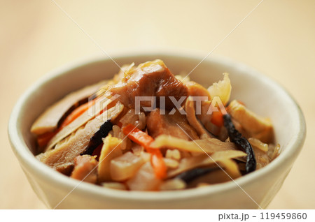 鶏と牛蒡の炊き込みご飯 119459860
