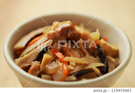 鶏と牛蒡の炊き込みご飯 鶏と牛蒡の炊き込みご飯 119459861