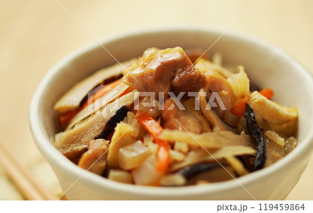 鶏と牛蒡の炊き込みご飯 鶏と牛蒡の炊き込みご飯 119459864