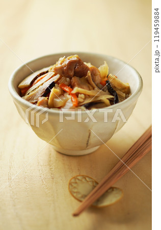 鶏と牛蒡の炊き込みご飯 鶏と牛蒡の炊き込みご飯 119459884