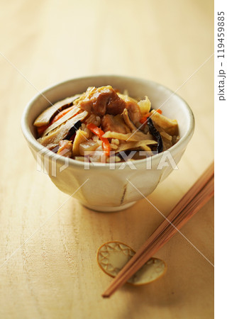 鶏と牛蒡の炊き込みご飯 119459885
