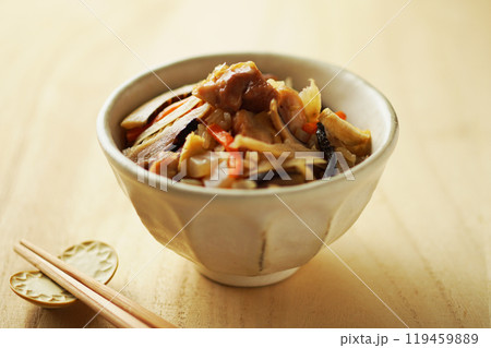 鶏と牛蒡の炊き込みご飯 鶏と牛蒡の炊き込みご飯 119459889