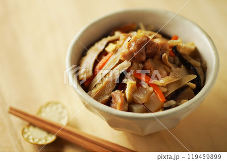 鶏と牛蒡の炊き込みご飯 119459899