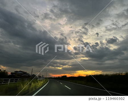 夕暮れ時の風景 119460302