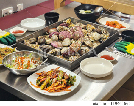 Korean Seafood Food. Steamed oysters and clams 119461660