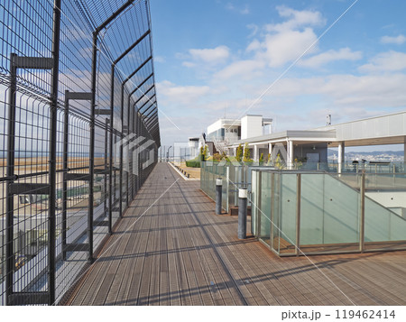 神戸空港の展望デッキ 119462414
