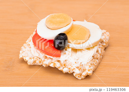 Rice Cake Sandwich with Tomato, Eggs and Olives 119463306