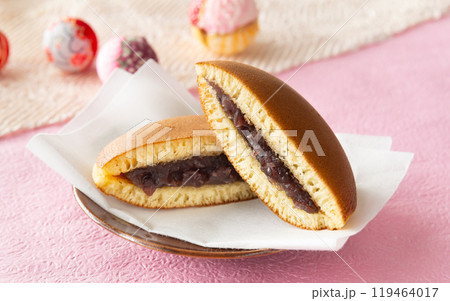 あんこの見えるどら焼き 和菓子 甘味 おやつ あんこの見えるどら焼き 和菓子 甘味 おやつ 119464017