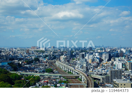 北とぴあより行き来する新幹線と埼玉方面の街並みを望む 山形新幹線 北とぴあより行き来する新幹線と埼玉方面の街並みを望む 山形新幹線 119464373