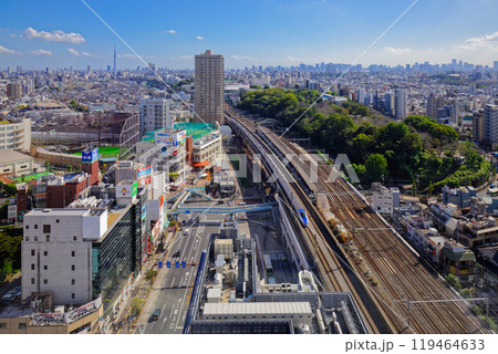 北とぴあより北陸新幹線と東京スカイツリー方面の街並みを望む 119464633