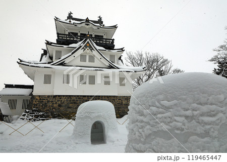秋田県横手市のかまくら祭り 小正月行事 秋田県横手市のかまくら祭り 小正月行事 119465447