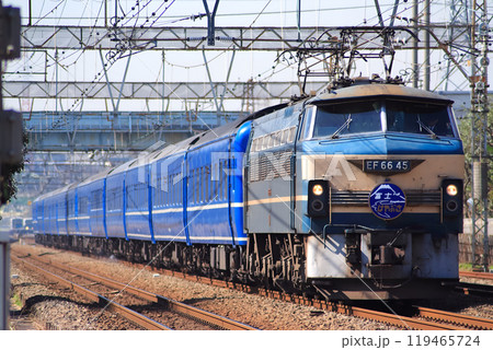 富士はやぶさ号が朝の東海道線を通って上京 119465724