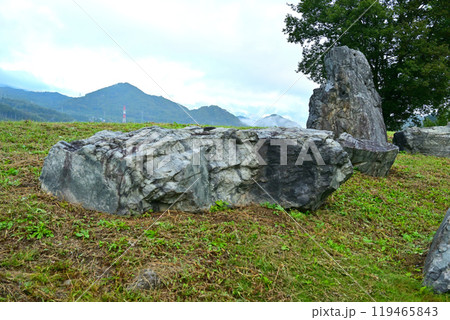 朝靄のかかる下牧PA下り線付近の風景　旧月夜野町　群馬県みなかみ町 119465843