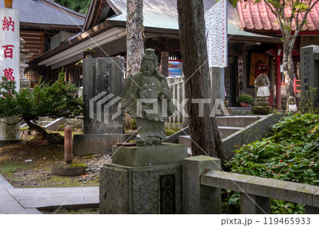 迦葉山龍華院弥勒寺の境内　大天狗　群馬県沼田市 119465933