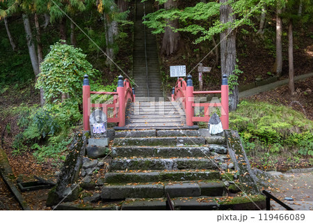 迦葉山龍華院弥勒寺の境内 迦葉堂へ上る参道 群馬県沼田市 迦葉山龍華院弥勒寺の境内 迦葉堂へ上る参道 群馬県沼田市 119466089