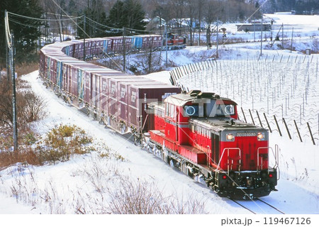 石北本線を走る貨物列車 石北本線を走る貨物列車 119467126