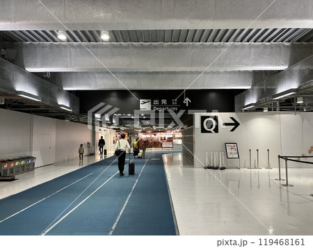 成田空港第三ターミナル 出発ゲートに向かう通路 成田空港第三ターミナル 出発ゲートに向かう通路 119468161