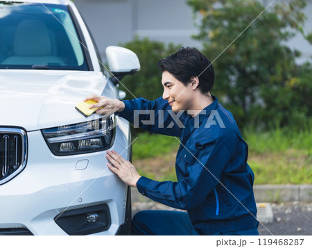 洗車する男性 洗車する男性 119468287