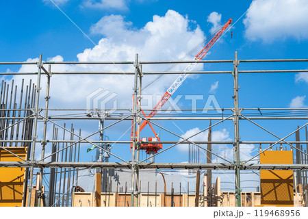 青空と型枠工事とクレーン 119468956