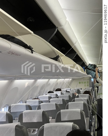 国内線LCC　出発前の機内の様子 119469617