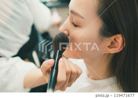 プロのメイクテクニック 119471677