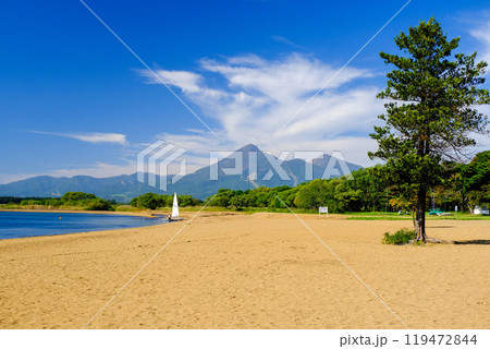 猪苗代湖畔から見る磐梯山 119472844