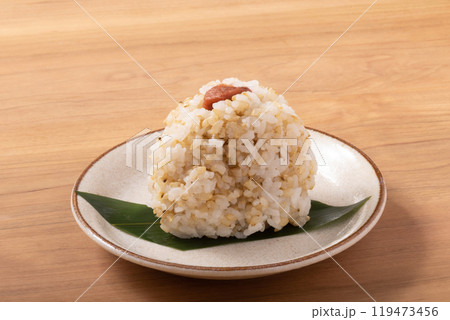 麦いり　おむすび（梅干し） 119473456