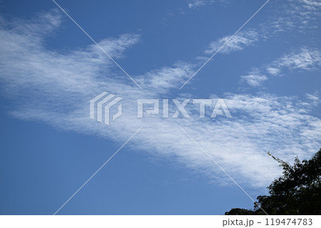 秋空と雲 119474783