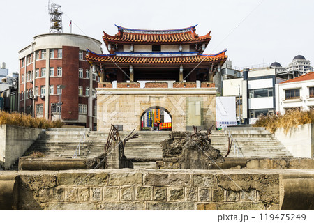 Building view of the Yin Hsi East Gate in Hsinchu City, Taiwan. Built in the 11th year of Yongzheng in the Qing Dynasty. 119475249