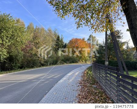 A two-lane road passing through a picturesque area. A sharp right turn on the road A two-lane road passing through a picturesque area. A sharp right turn on the road 119475778