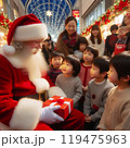 サンタクロースと日本人の幼い子供たち 119475963