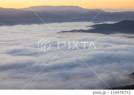 岩手県遠野市高清水展望台からの雲海 119476752