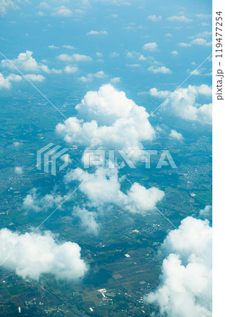 飛行機の窓からの景色 119477254
