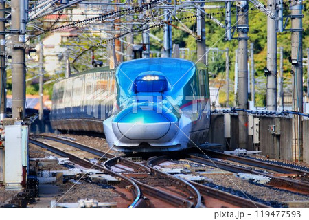 東北新幹線のボトルネック… 福島駅の平面交差を通過するE5系新幹線 東北新幹線のボトルネック… 福島駅の平面交差を通過するE5系新幹線 119477593