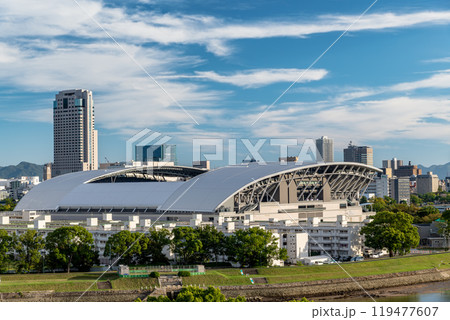 青空に映えるサッカースタジアム 青空に映えるサッカースタジアム 119477607