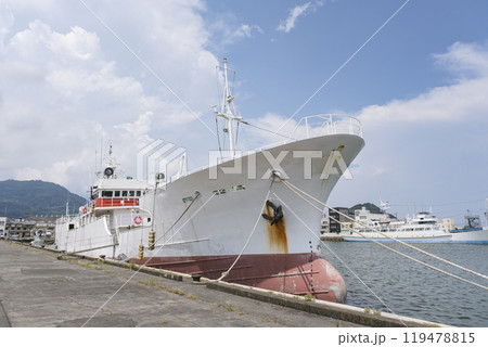 焼津港に停泊しているマグロ延縄漁船 焼津港に停泊しているマグロ延縄漁船 119478815
