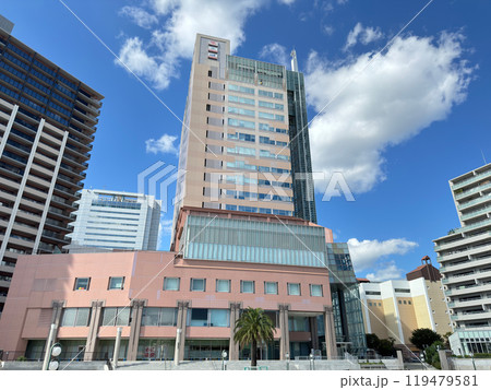 神戸情報文化ビル（神戸市中央区。神戸新聞社本社、ラジオ関西本社、神戸新聞松方ホールなど） 119479581