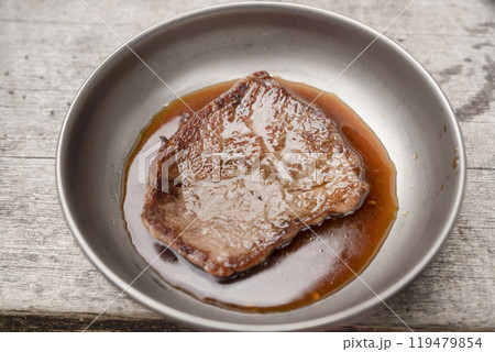 ジューシーな高級焼肉　1切れ【タレ付き】 119479854