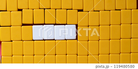 並んでいる黄色いブロック 並んでいる黄色いブロック 119480580