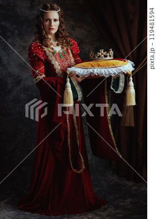 Full length portrait of medieval queen in red dress 119481594