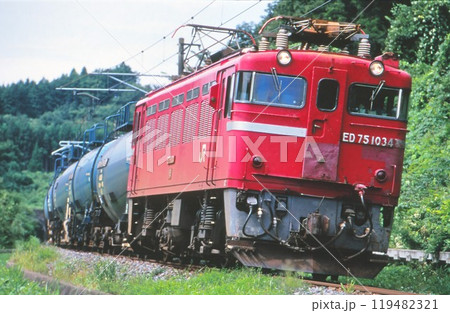 東北本線を走る貨物列車 東北本線を走る貨物列車 119482321