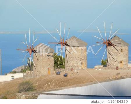 エーゲ海の風車 119484339