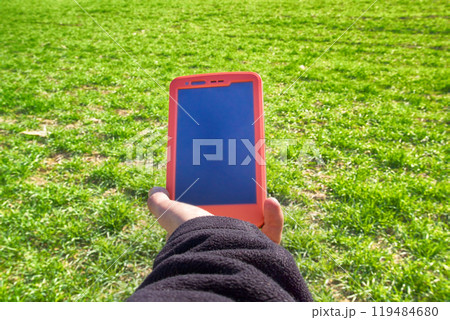 smartphone tracking travel on trails. smartphone tracking travel on trails. 119484680