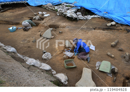 三内丸山遺跡 発掘調査の作業風景 三内丸山遺跡 発掘調査の作業風景 119484928
